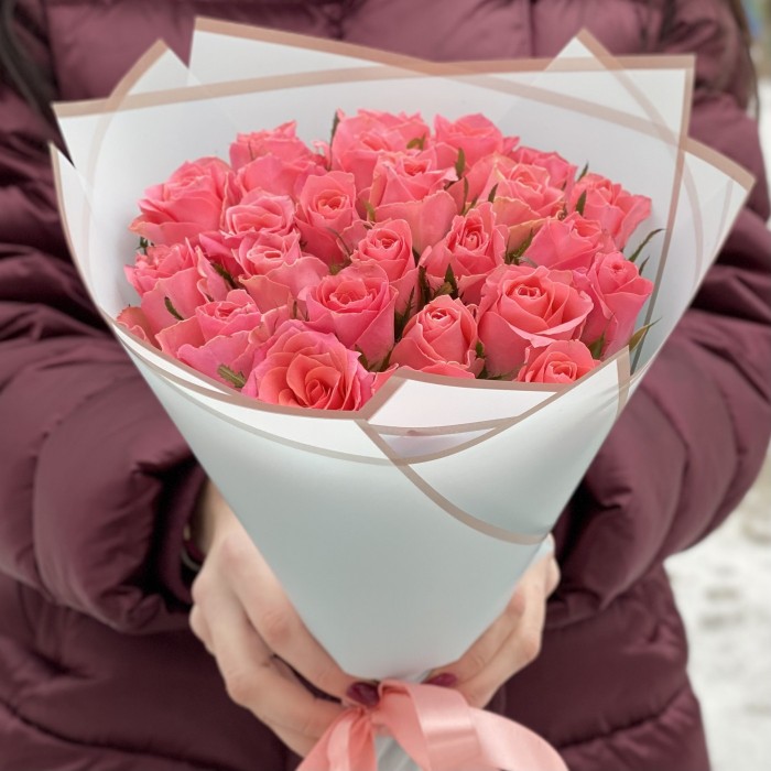 25 коралловых роз Эйс Пинк